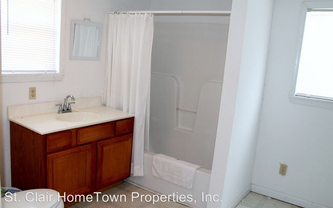 Building Photo - 3 br, 1.5 bath House - 682 Blue Eye Rd W
