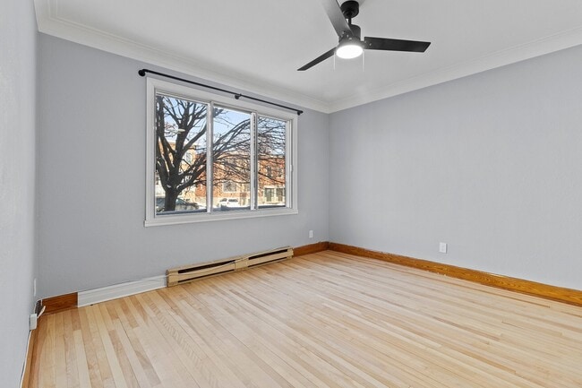 Building Photo - 1680 Bd Desmarchais