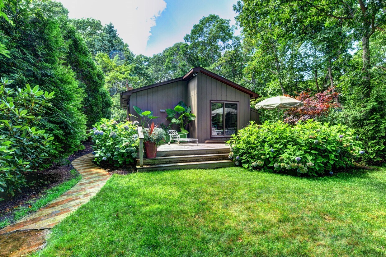 14 Roosevelt Ave, East Hampton, NY 11937 House for Rent in East