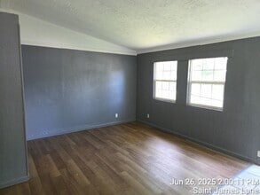 Building Photo - 148 St James Ln