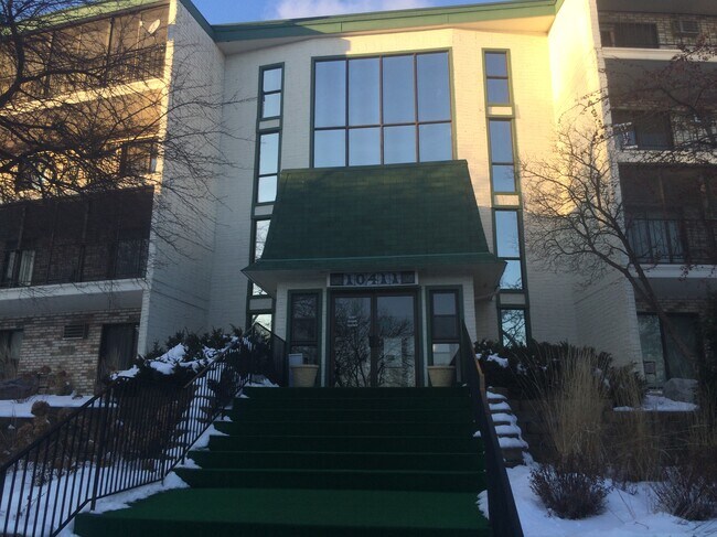 Foto del edificio - 10411 Cedar Lake Rd