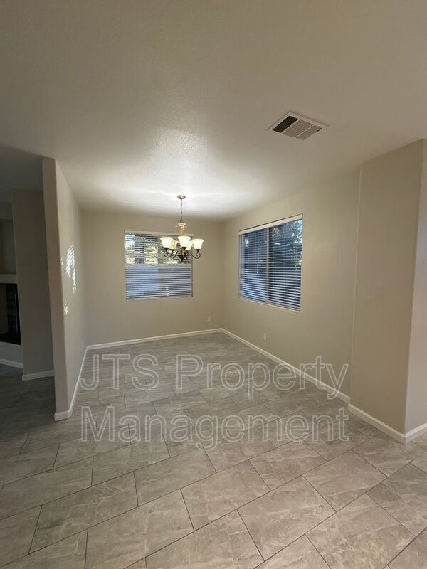 Foto del edificio - 9542 Windrose Ln