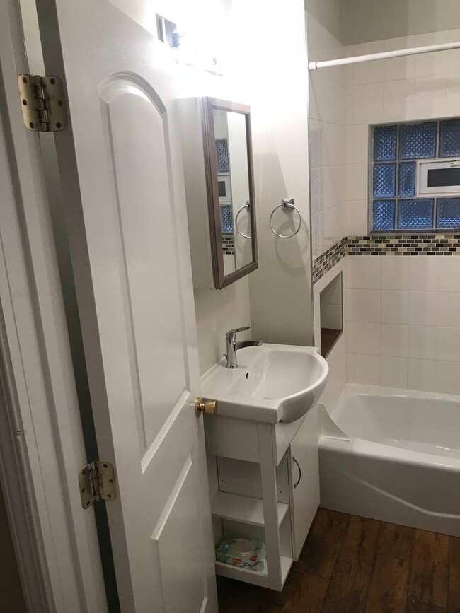 Building Photo - 1703 W Irving Park Rd