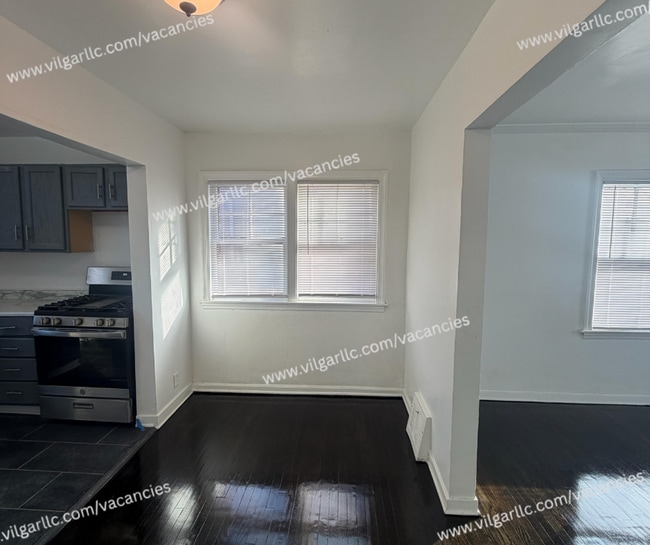 Building Photo - Spacious 2 Bedrooms • 1 Bathroom Home