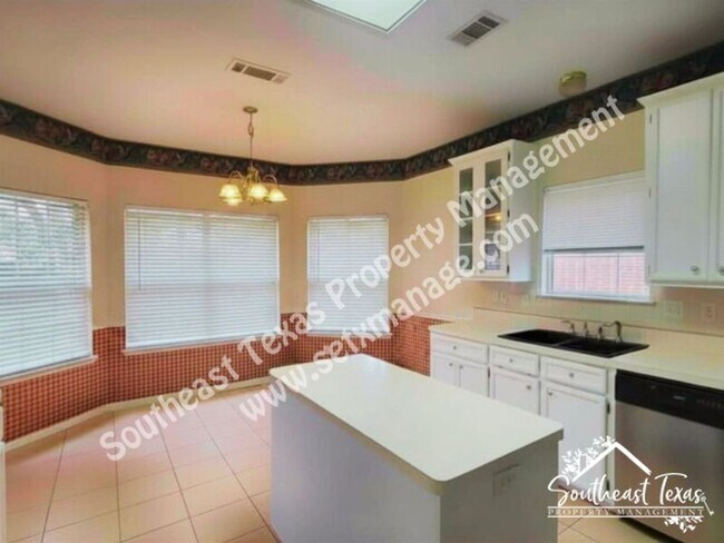 Foto del edificio - 7920 Buttercup Ln