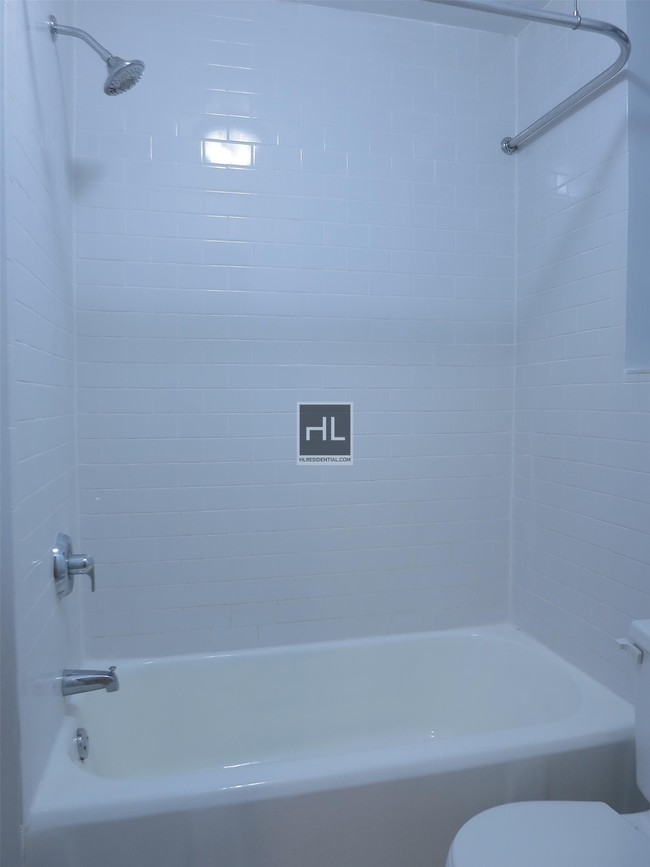 Building Photo - 535 E 78th St