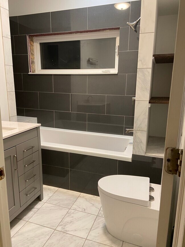 Foto del edificio - 2939 W Warren Blvd