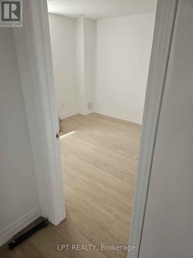 Building Photo - 71 Tweedhill Ave
