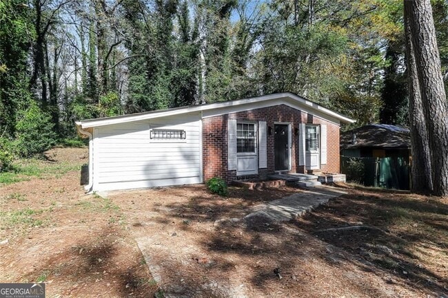 Building Photo - 210 Oak Dr SE