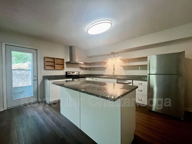 Foto del edificio - 1612 Knickerbocker Ave