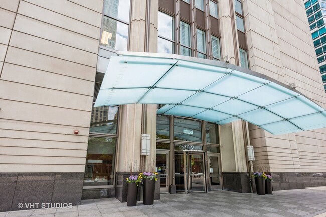 Building Photo - 512 N McClurg Ct