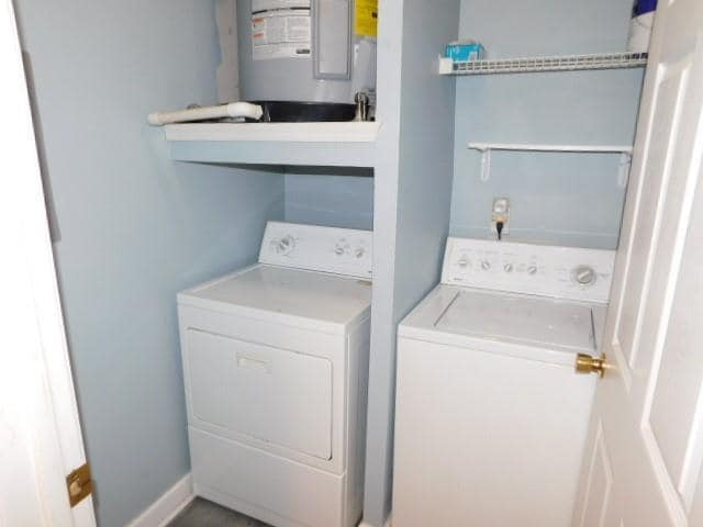 Building Photo - 2700 Pine Tree Rd NE