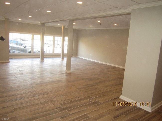 Building Photo - 23 Tokeneke Rd