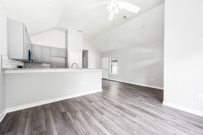 Foto del edificio - 16977 Glenheath St