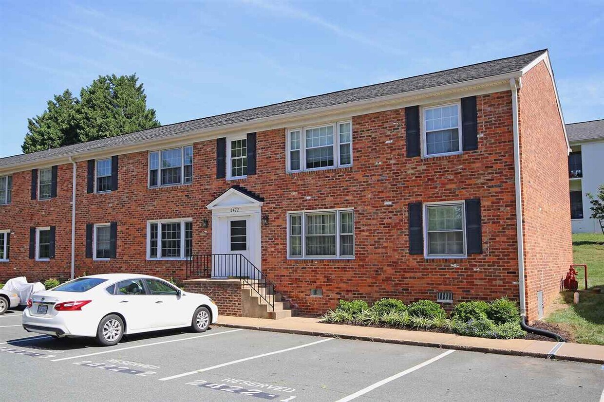 2422 Barracks Pl Unit 4, Charlottesville, VA 22901 Condo for Rent in