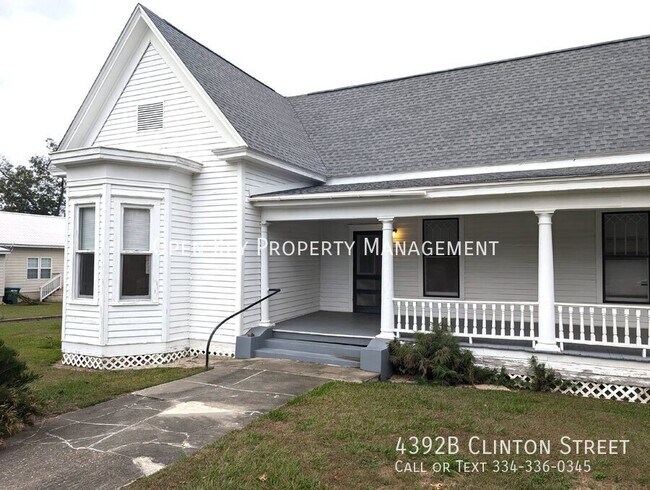Building Photo - Charming 2/1.5 Duplex Downtown Marianna!