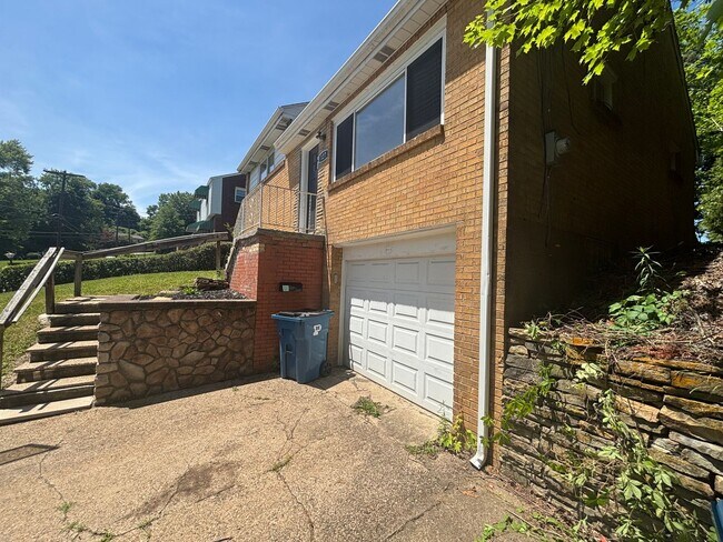 Foto del edificio - Declare Your Independence from Renting This July! Lease-to-Own Opportunity (This is NOT a Typical...