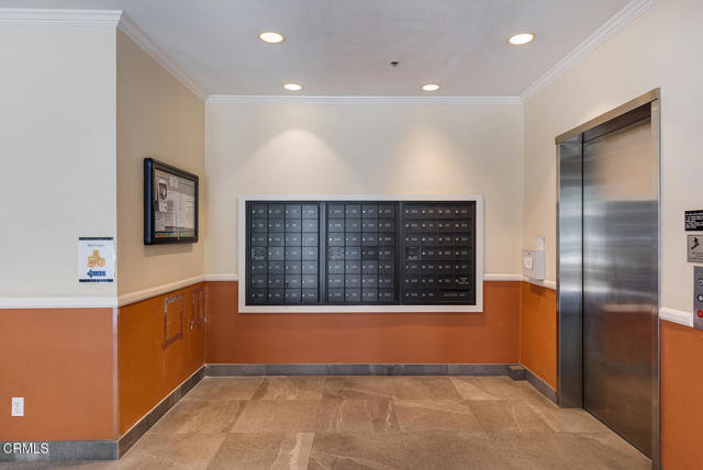Building Photo - 300 N El Molino Ave