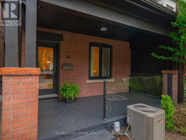 Building Photo - 18 Millbrook Crescent