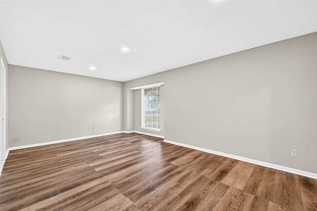 Foto del edificio - 403 Mistywood Dr