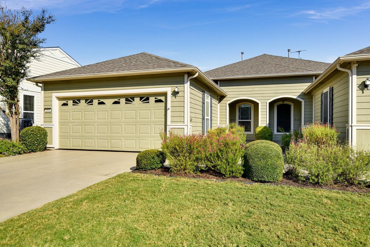 Foto principal - 313 Essex Ln