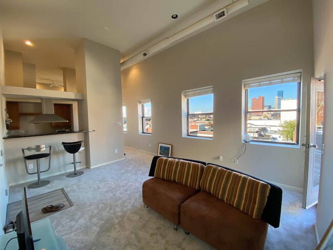 Living room/kitchen/entryway - 1211 Light St