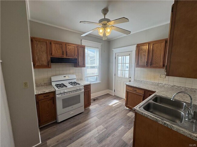 Foto del edificio - 3 Br Home for rent in Easton, PA