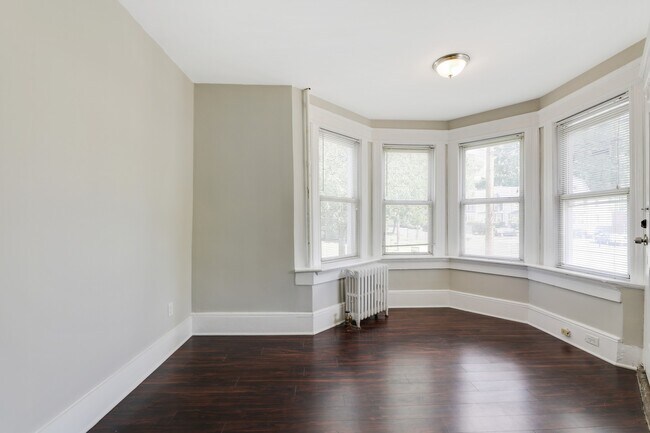 Building Photo - 131 Claremont Ave