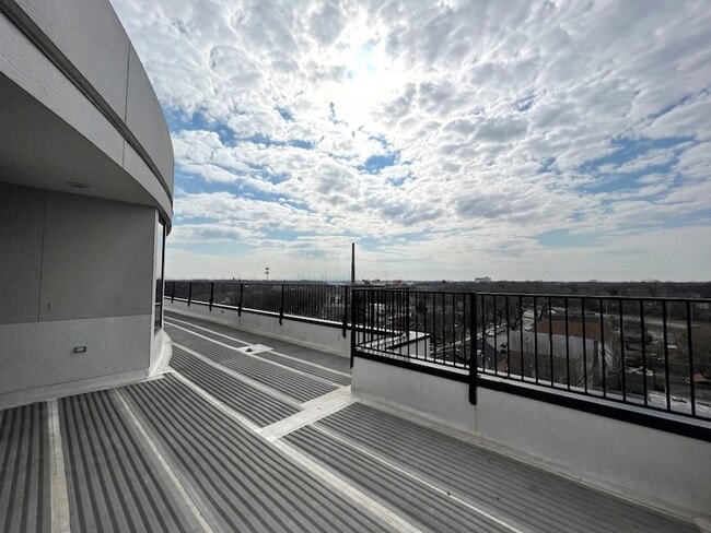 Building Photo - 4810 N Lavergne Ave