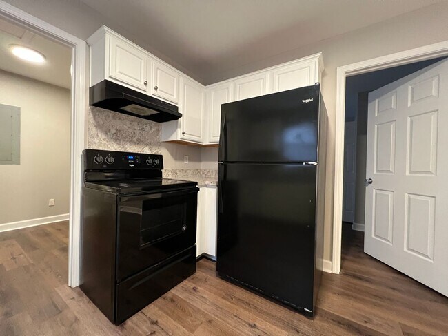 Building Photo - 2013 Grandhaven Dr