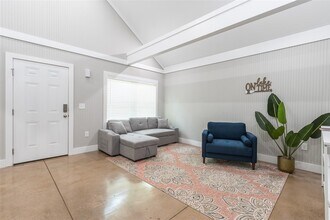 Building Photo - 1029 Smyzer