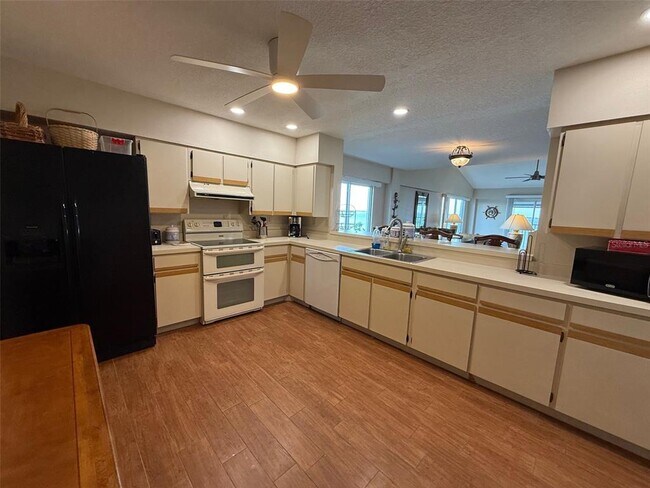 Foto del edificio - 1477 Park Beach Cir