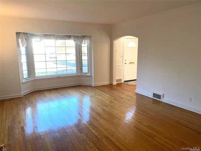 Foto del edificio - 106 Trumbull Rd