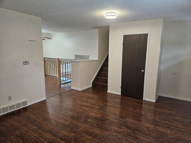 Building Photo - 3 Bed 2 Bath Split Level Home
