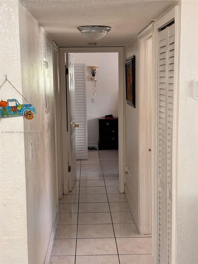 Foto del edificio - 2565 W 56th St