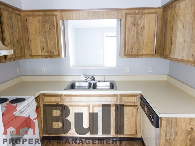 Building Photo - 28 Sandalwood Ct