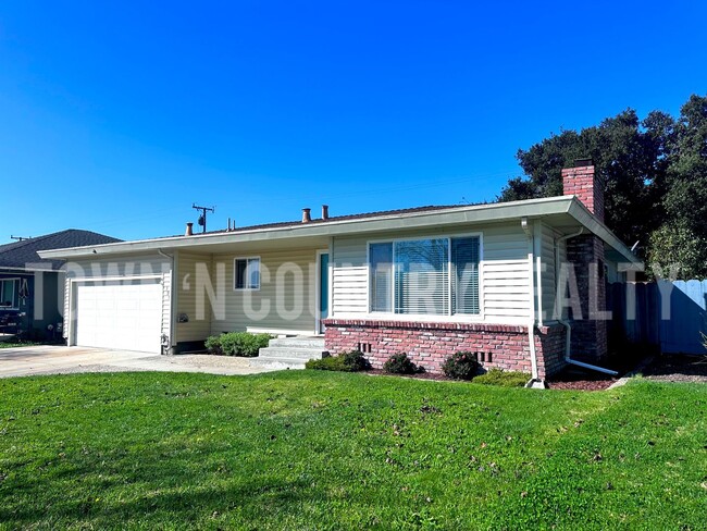 Building Photo - 3 Bedroom 2 Bath Home Available Now in She...