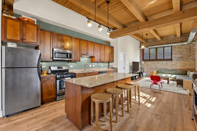 Foto del edificio - 1061 W 16th St
