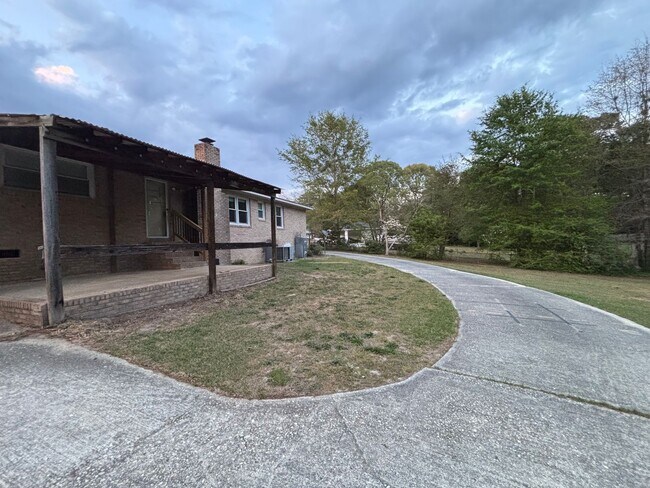 Foto del edificio - Move-In Ready Ranch in the Heart of Elgin!