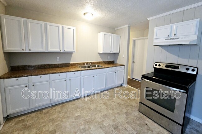 Building Photo - 2501 Kendall Dr