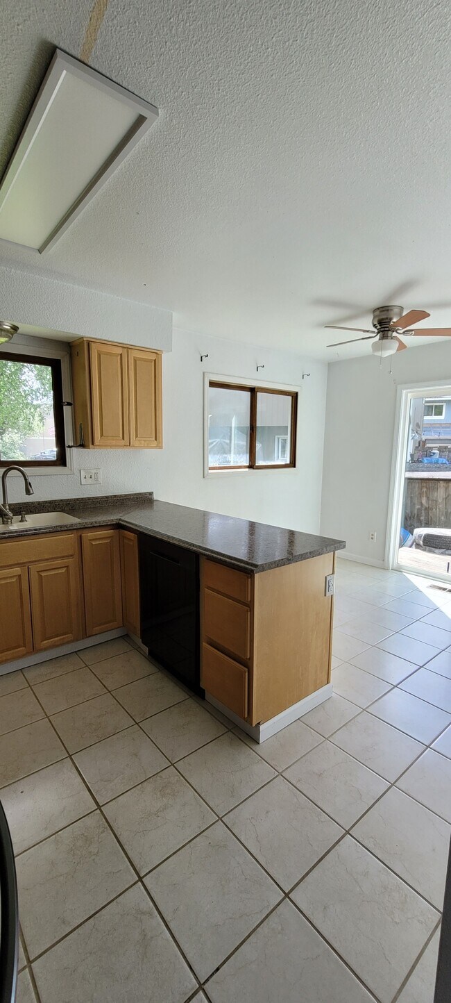 Foto del edificio - 3927 Lakehurst Cir