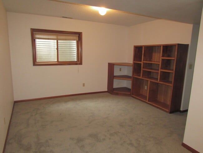 Building Photo - 3 BEDROOM | 2 BATH | DUPLEX | WEST