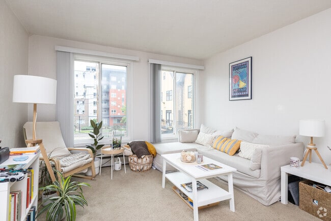 Interior Photo - 615 15th Ave SE