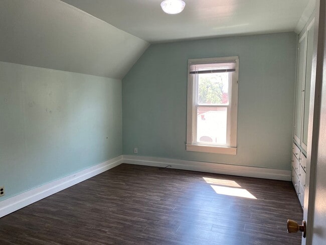 Building Photo - 207 S Sprague St
