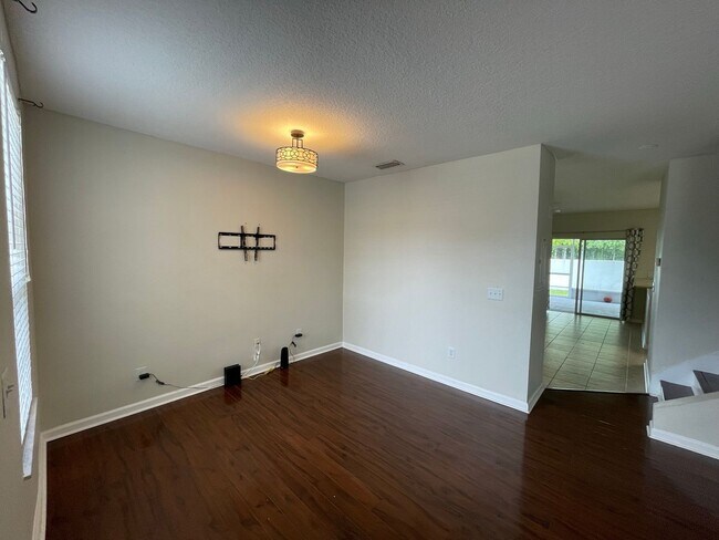 Building Photo - Charming Townhouse in Bustling Wesley Chapel!