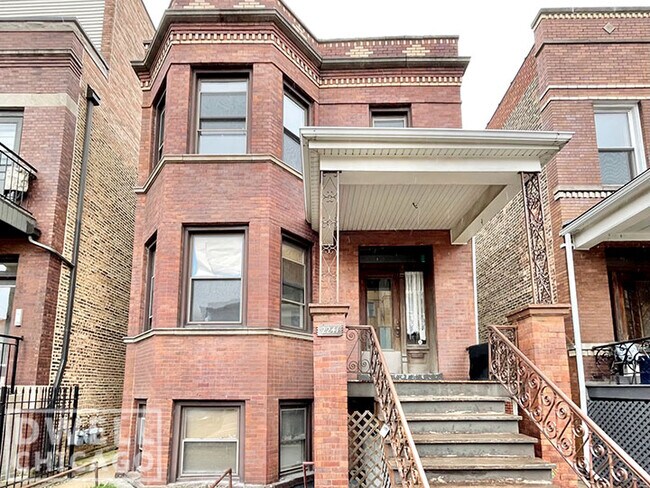 Foto del edificio - 2240 W Augusta Blvd