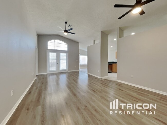 Building Photo - 7956 Floradora Dr