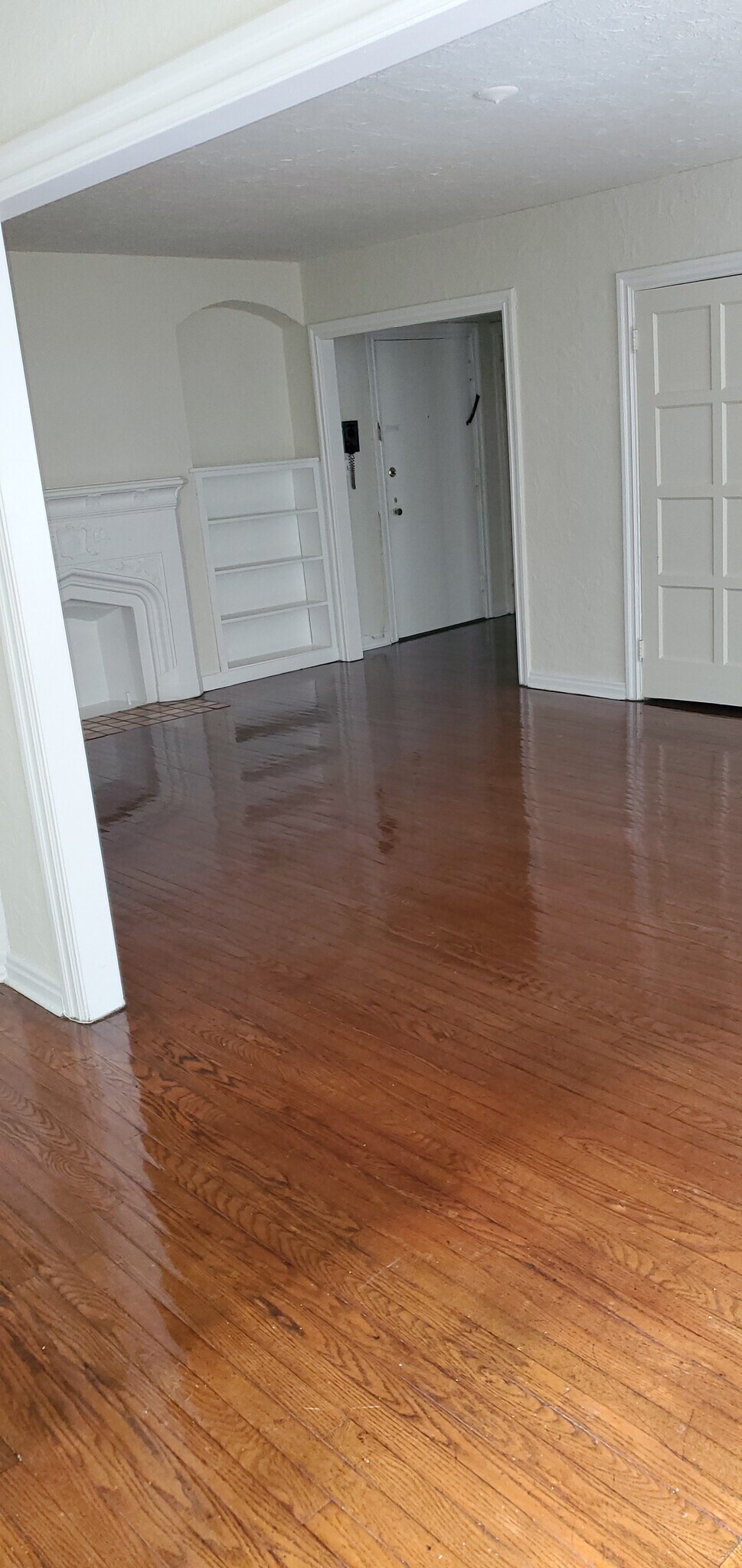 Seeley Apartments – photo 5
