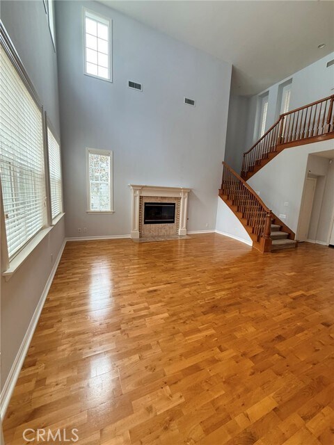 Building Photo - 3 New Dawn