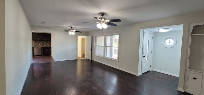 Building Photo - 212 Placid